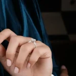 Jak wybrać idealny pierścionek zaręczynowy